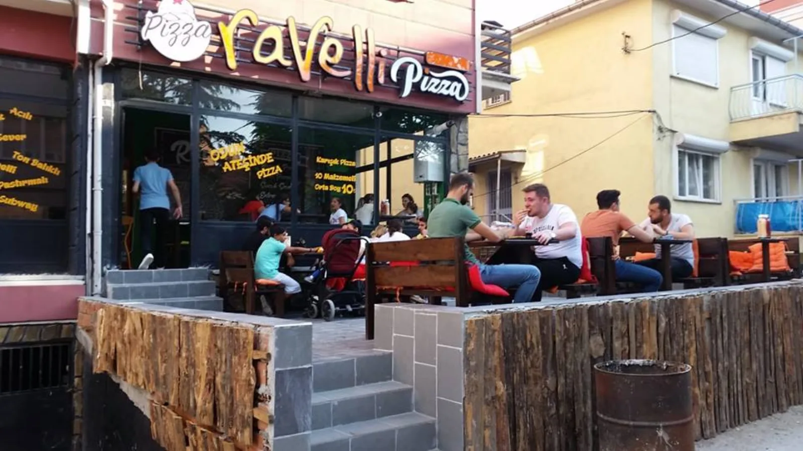 Ravelli Pizza Kütahya dış cephe